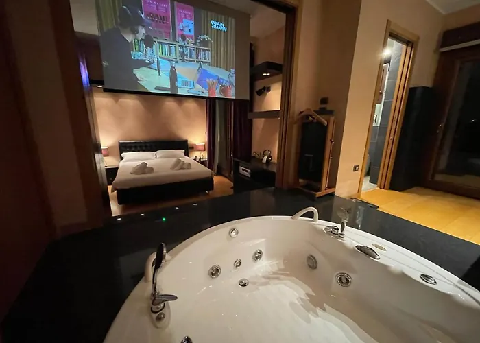 Attico Con Vista Spettacolare E Jacuzzi Bologna
