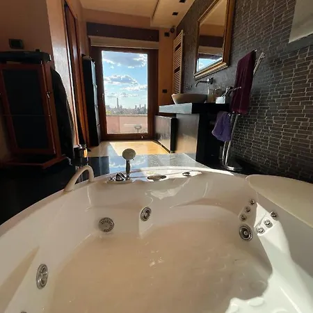 Апартаменты Attico Con Vista Spettacolare E Jacuzzi *