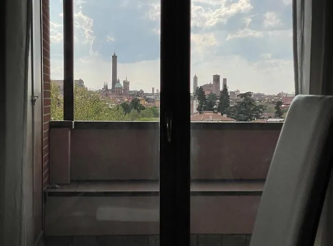 Attico Con Vista Spettacolare E Jacuzzi Bologna
