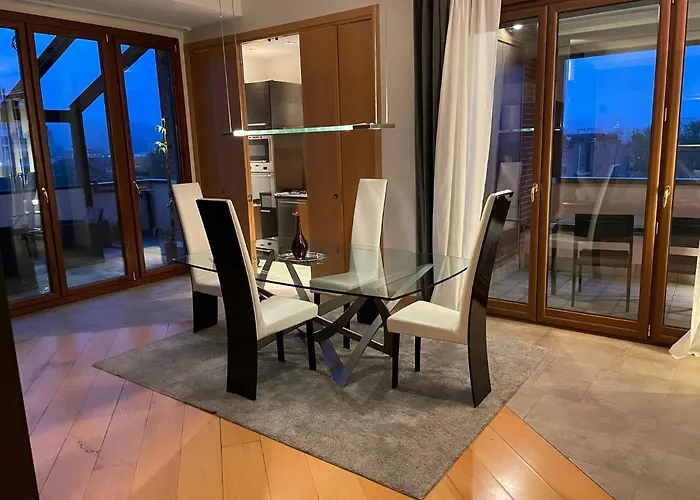 Attico Con Vista Spettacolare E Jacuzzi Lägenhet