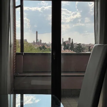 Attico Con Vista Spettacolare E Jacuzzi Bolonha