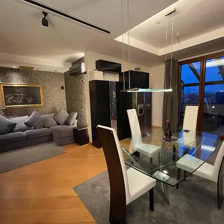 Attico Con Vista Spettacolare E Jacuzzi Apartamento Bolonha