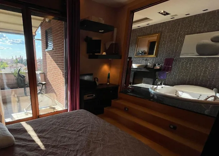 Attico Con Vista Spettacolare E Jacuzzi شقة *