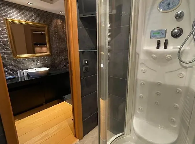 Attico Con Vista Spettacolare E Jacuzzi * بولونيا