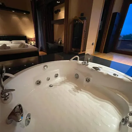 Attico Con Vista Spettacolare E Jacuzzi Apartamento Bolonia