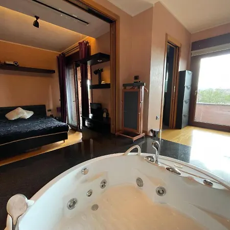Attico Con Vista Spettacolare E Jacuzzi Апартаменты *