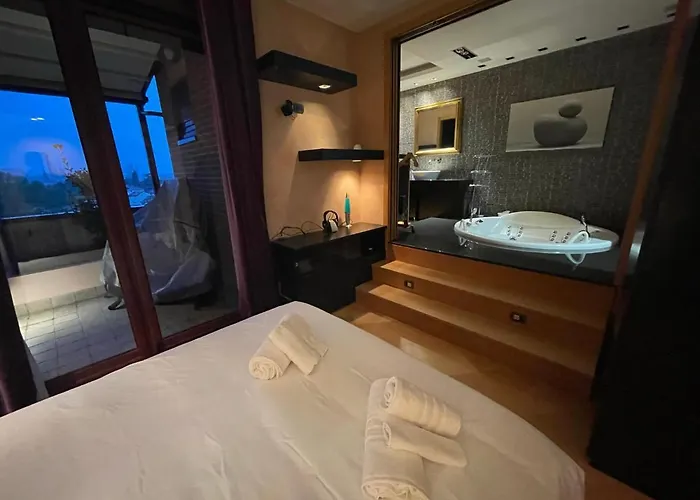 Attico Con Vista Spettacolare E Jacuzzi Lägenhet