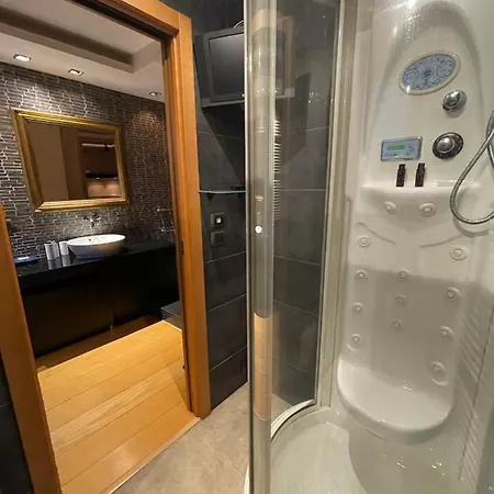 Attico Con Vista Spettacolare E Jacuzzi * Bolonia